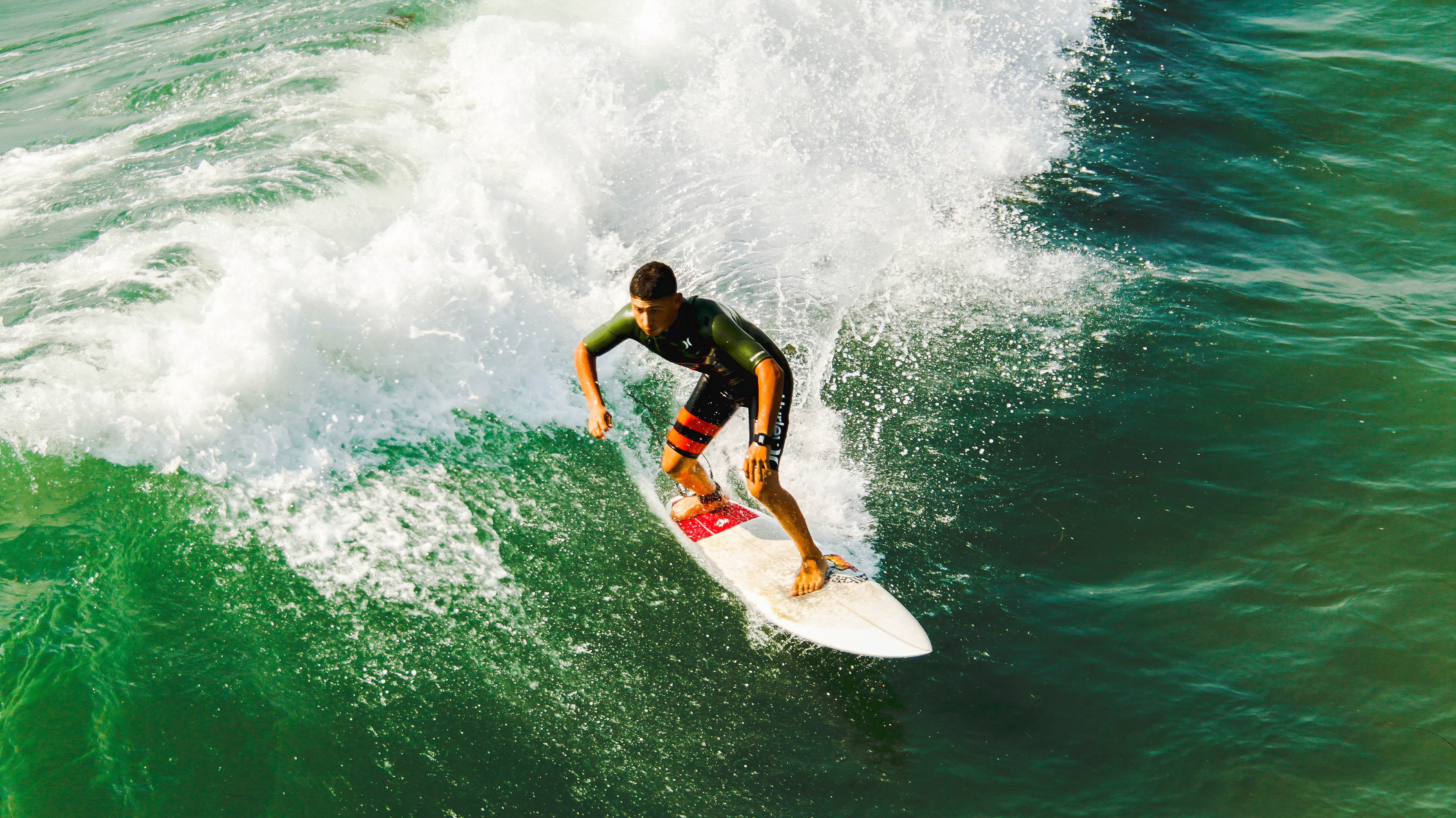 开云真人-以“体育+旅游”为核心的新兴产业模式推动城市经济增长，体育旅游产业的发展